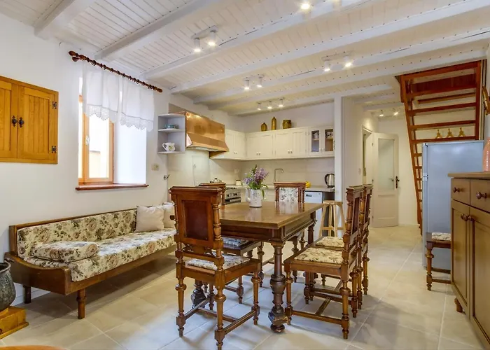 House Mihaela Miholascica