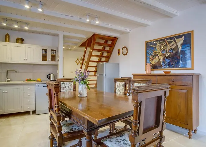 House Mihaela Miholascica